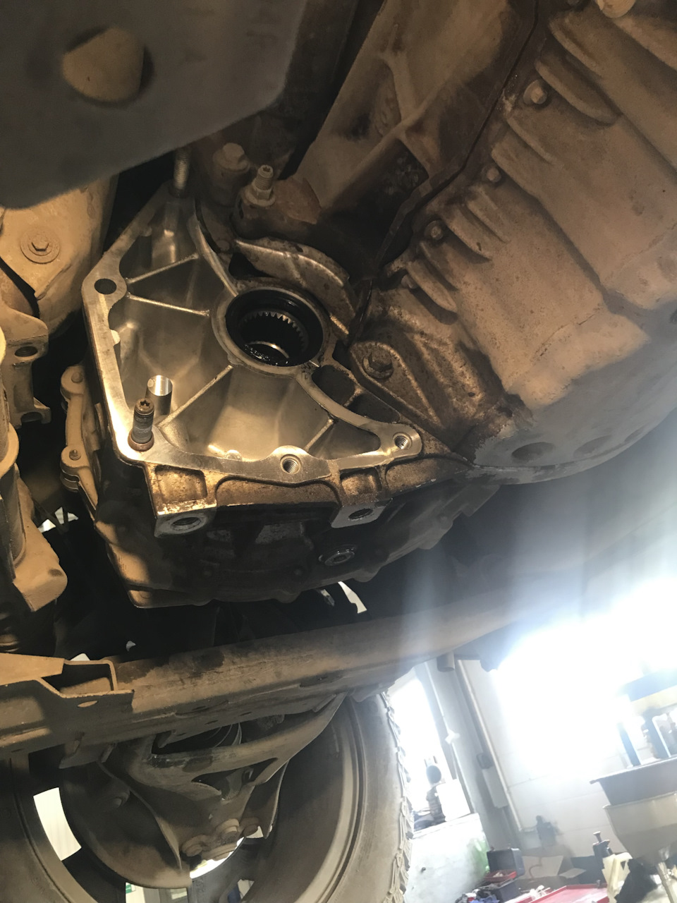 На подъёмнике без редуктора — Renault Duster (2G)