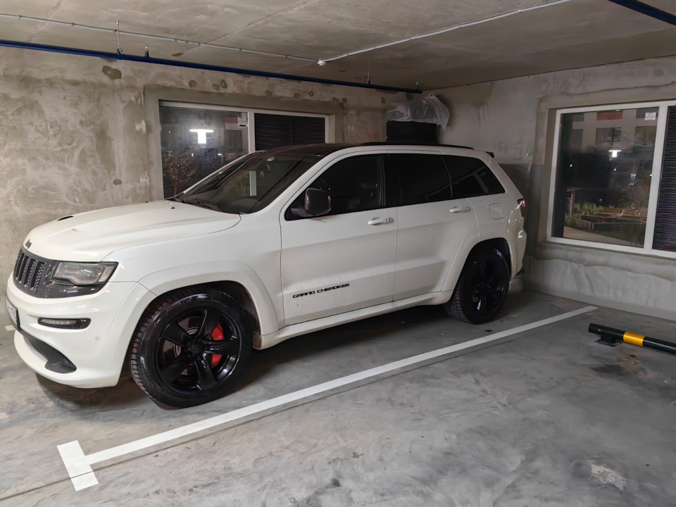 Фото в бортжурнале Jeep Grand Cherokee SRT-8 (WK2)