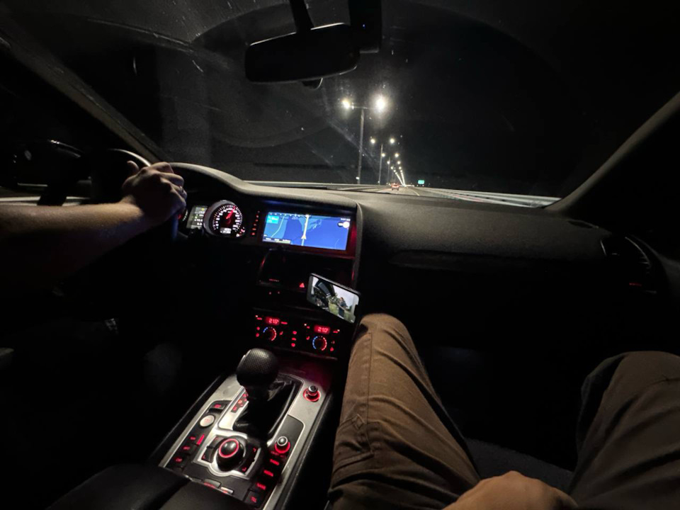 Пассажиру тоже понравился обратный путь. — Audi Q7 (1G)