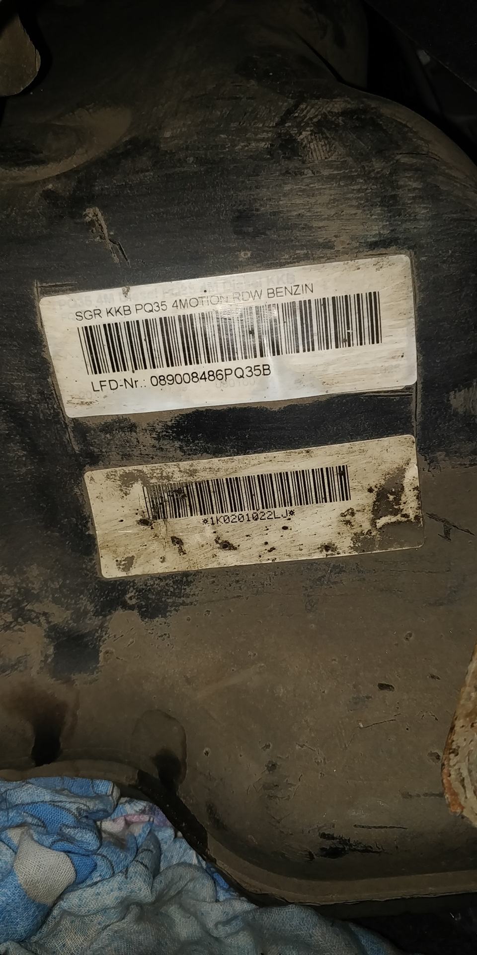 Топливный бак 1K0201060GB (1K0201022LJ) — Volkswagen Golf Mk6. Запчасти на фото: 1K0201060GB, 1K0201022LJ