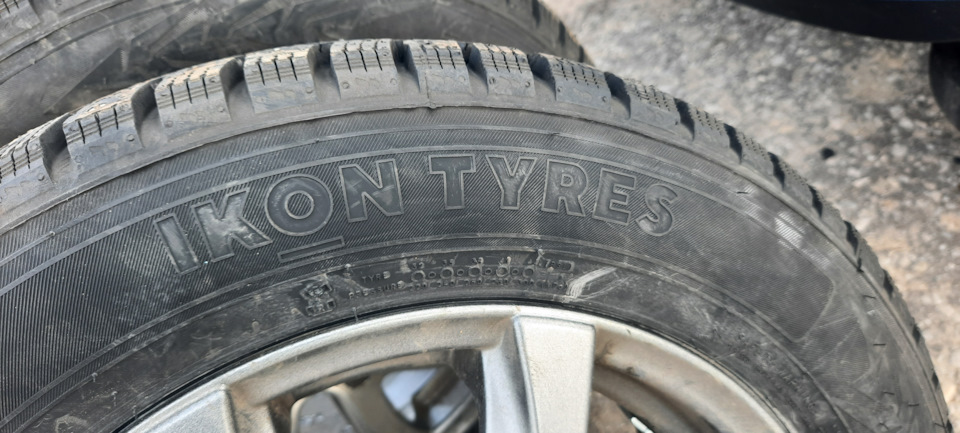 Теперь Ikon, раньше были Nokian — Nissan Note (1G)