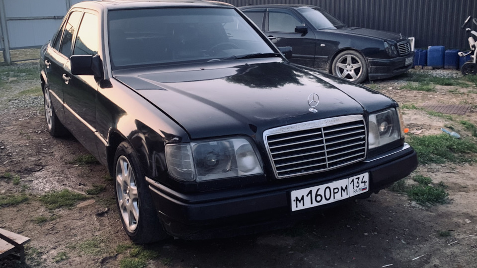 Mercedes-Benz E-Class Старичок