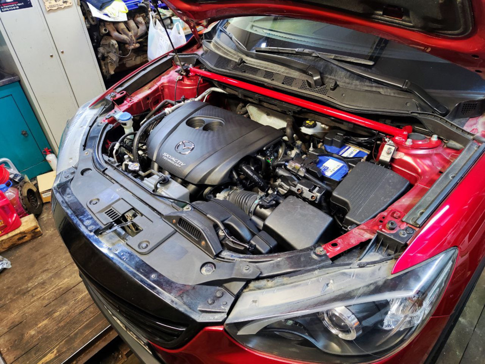 под капотом успел навести красоту и порядок — Mazda CX-5 (1G)