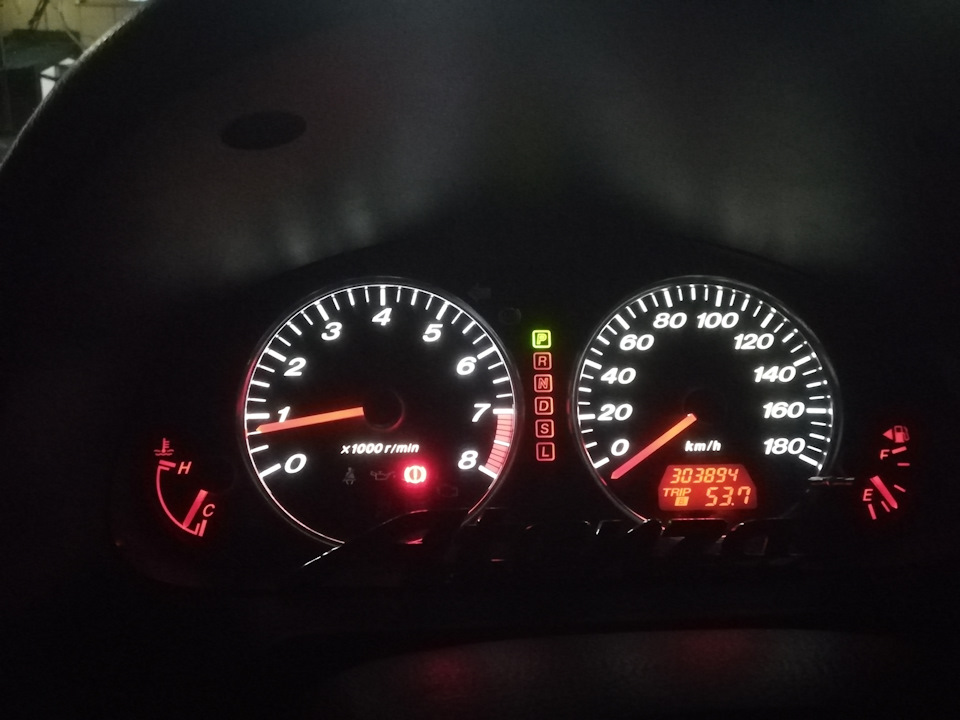 Ну и конечно же вид ночью — Mazda Atenza (1G). Запчасти на фото: 303894