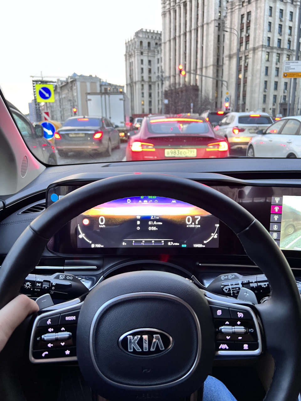 61 литр на сотню! вот тебе и дизельный авто! У бензиновых автомобилей в этот момент показывает 99,9? — KIA Carnival (4G)