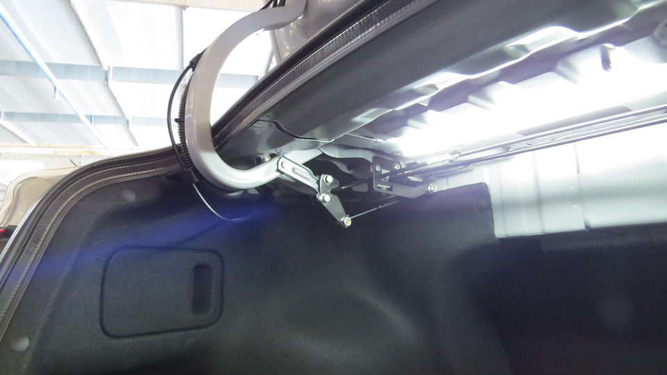 аморты в багажник — Hyundai Solaris (2G)