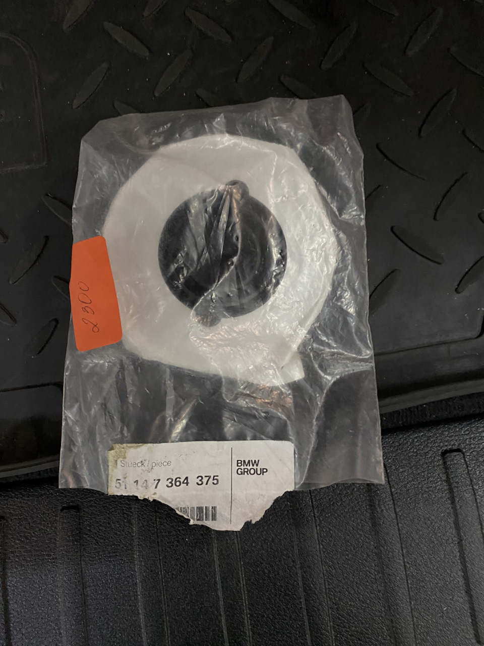 новая эмблемма 51147364375 — BMW X3 (F25). Found on photo: 51147364375, 7364375