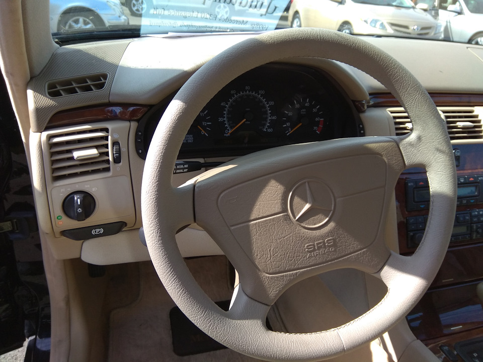 Руль в идеальном состоянии . — Mercedes-Benz E-Class (W210)