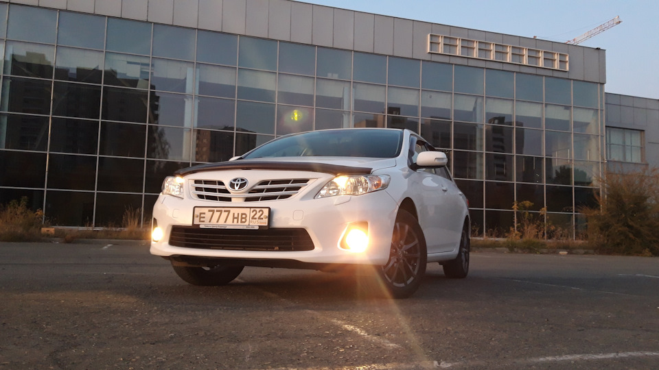 Toyota Corolla Snow white