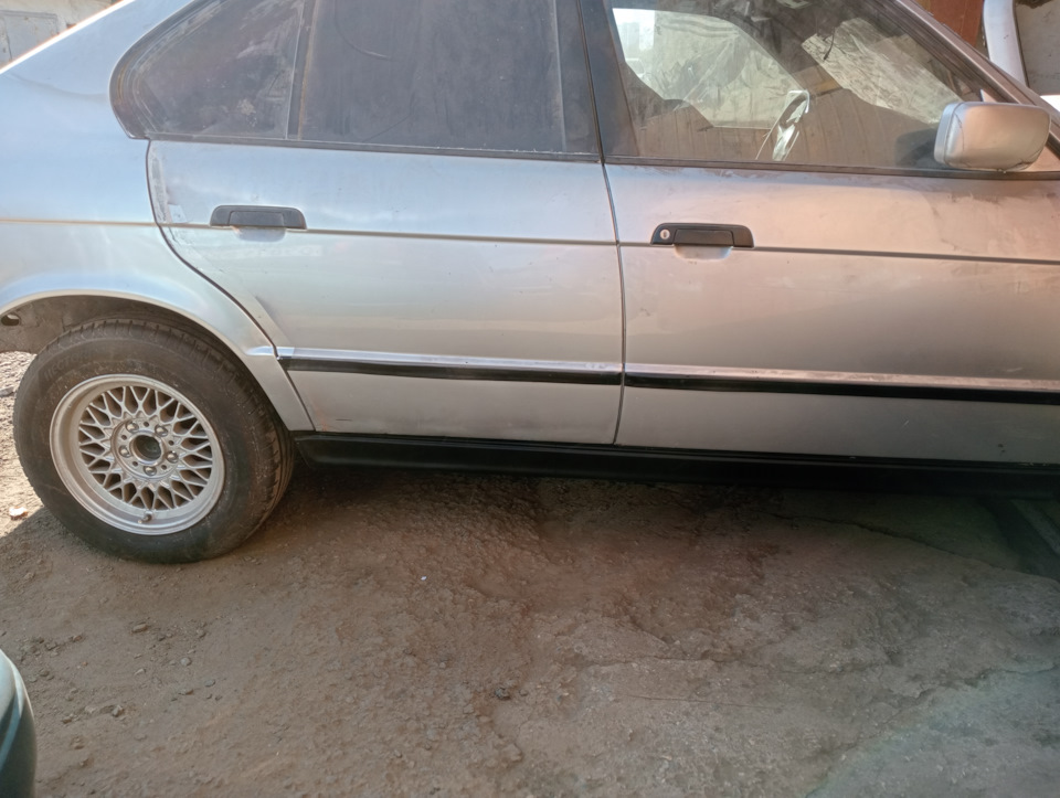 5 — BMW 5 series (E34)
