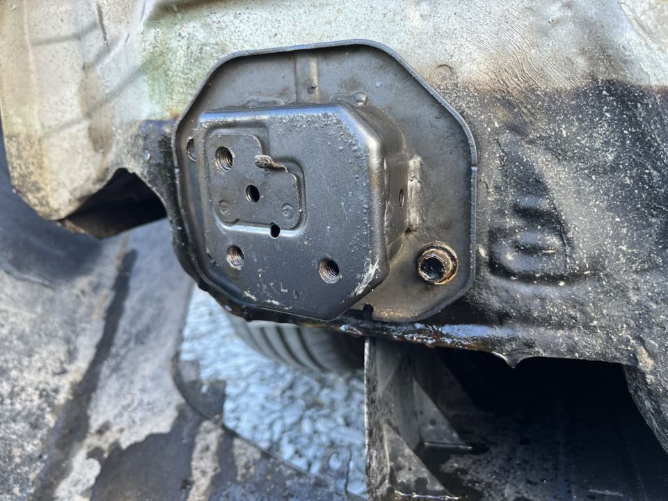 Кронштейн №1 — Honda Civic 4D (8G)