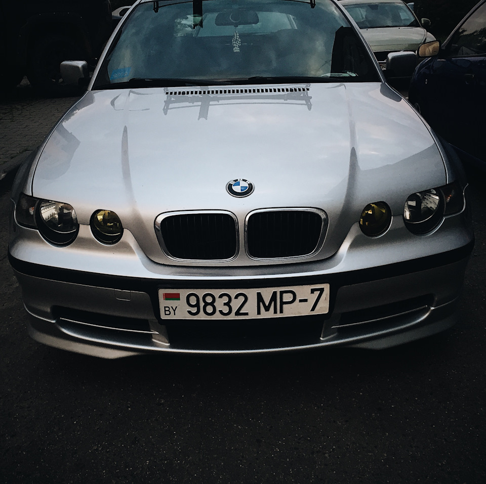 Тут и далее — черно-желтые — BMW 3 series Compact (E46/5). Запчасти на фото: Matador MP-7