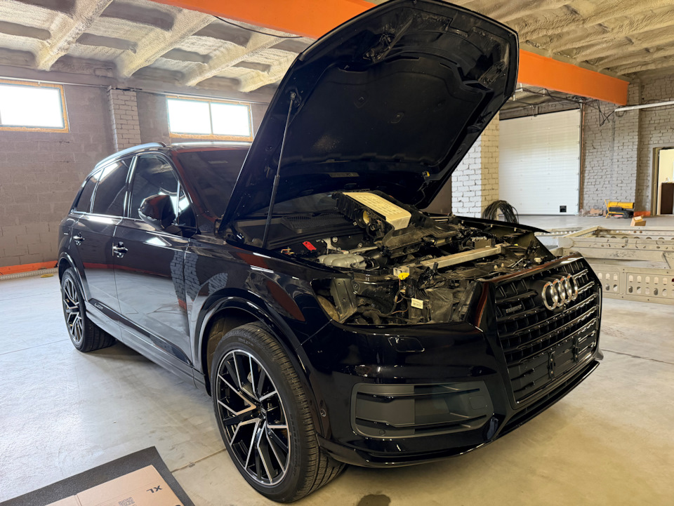 Закрыл капот и оставил до следующего утра, так как до места примерно 350км — Audi Q7 (2G)