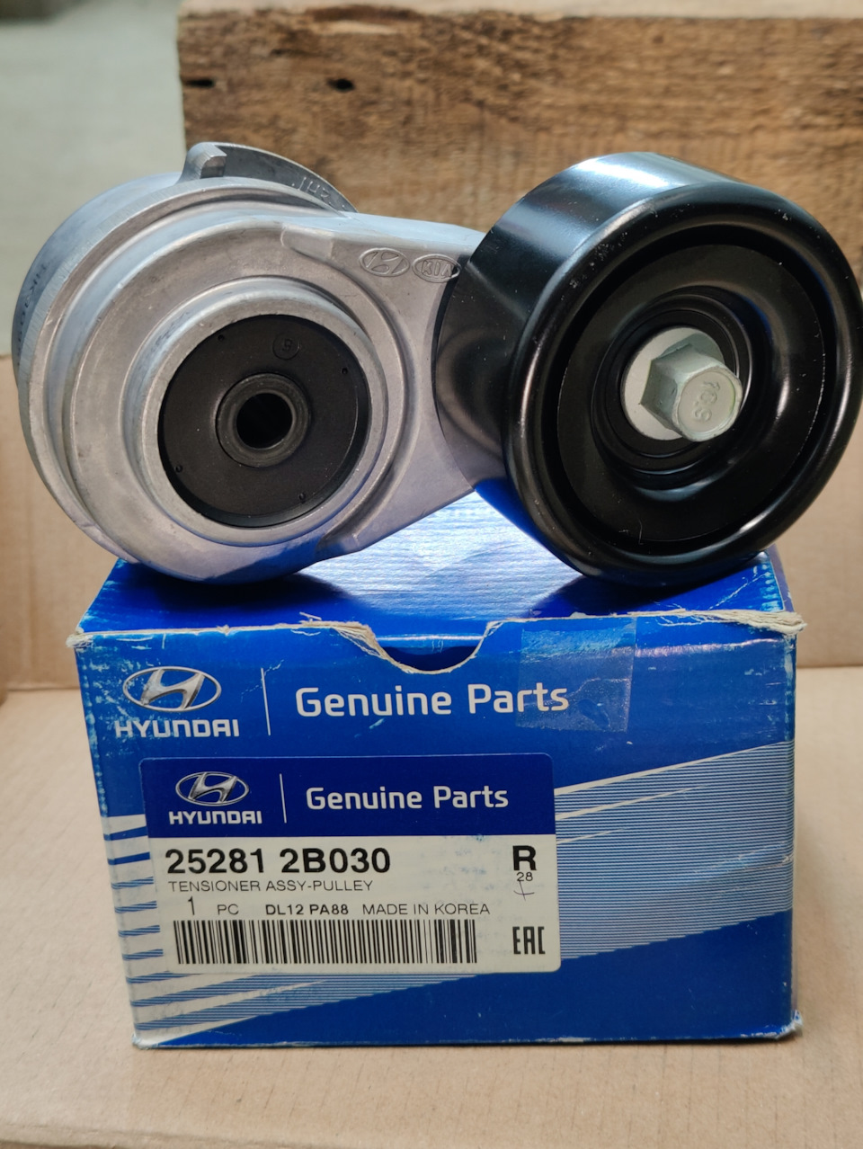Фото в бортжурнале Hyundai Solaris (1G). Запчасти на фото: 252812B030