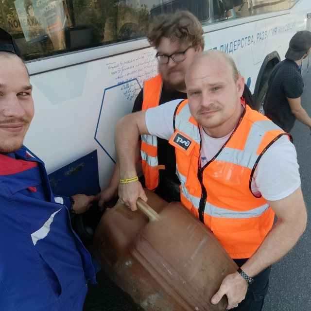 Обсохли по пути в ремзону. Ребята на Соболе_НН подвезли ДТ в канистре! — НефАЗ-5299