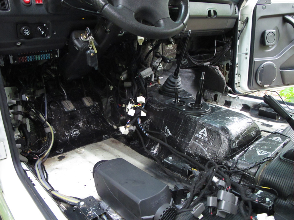 Шумоизоляция тоннеля. — Lada 4x4 3D