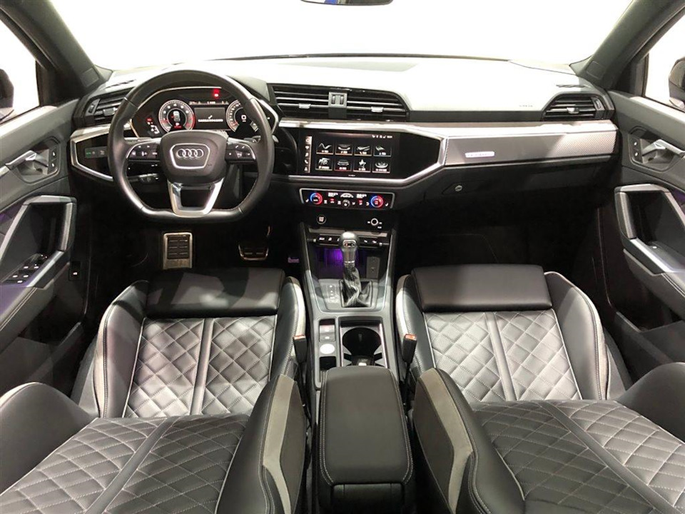 Внутри — есть практически все. — Audi Q3 (2G)