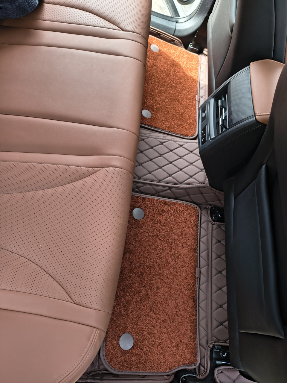 3D Коврики из экокожи (Omoda C5). Законченный вид. — Omoda C5 (1G)