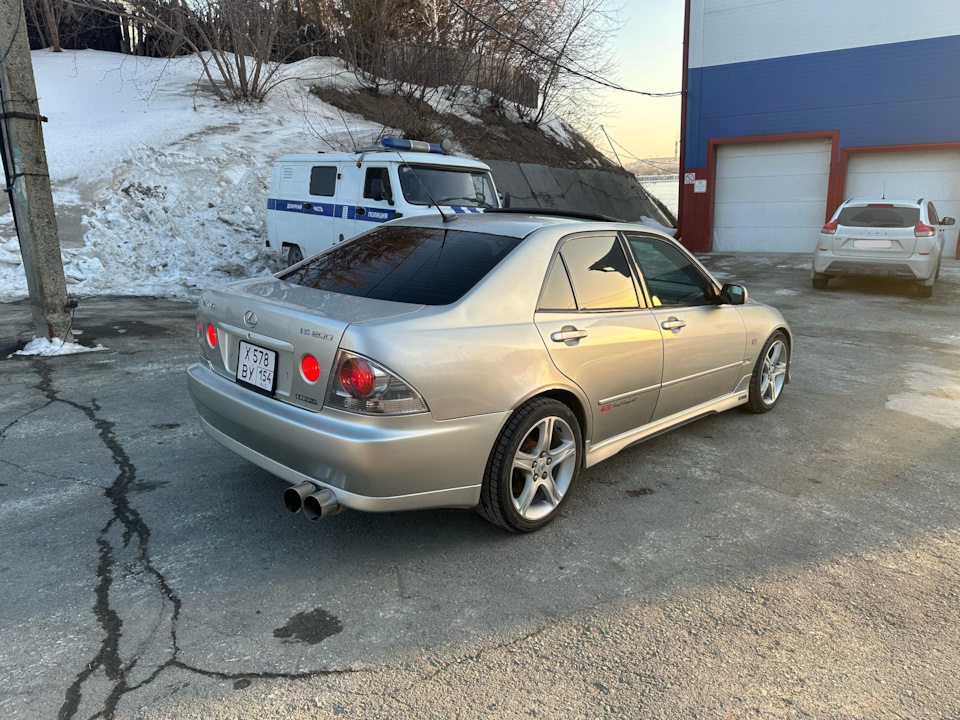 Фото в бортжурнале Lexus IS I