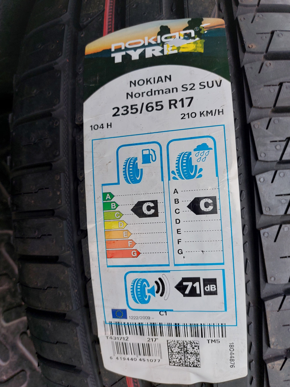 Фото в бортжурнале Hyundai Santa Fe (2G). Запчасти на фото: 451077, Nokian Tyres Nordman S2 SUV 235/65R17