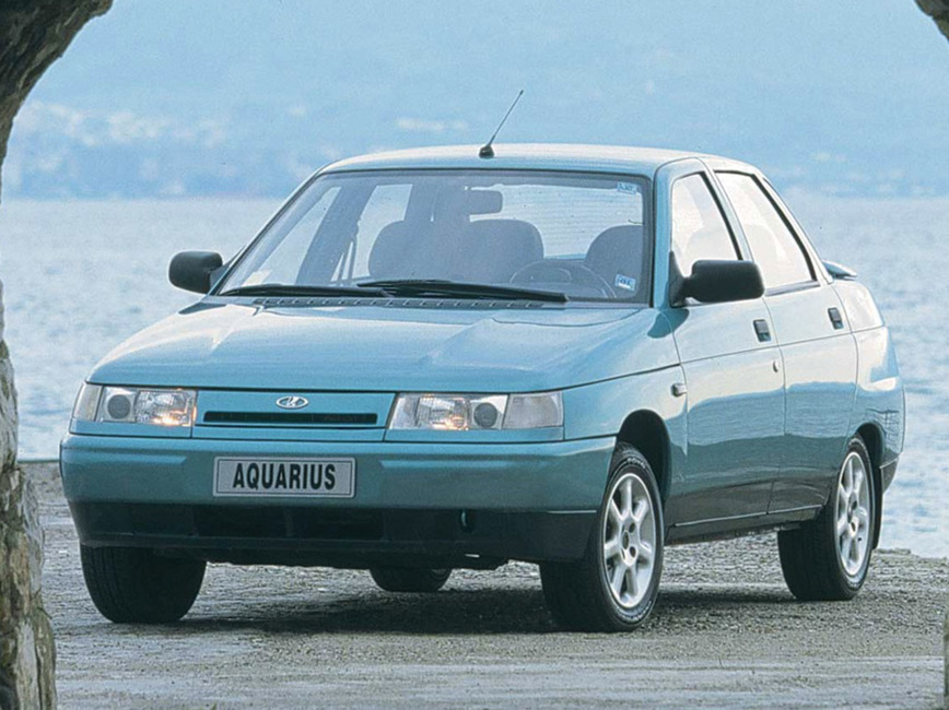 Lada 110 Aquarius & 112 Venus Под именем 110 Aquarius греческий импортер Lada Hellas продавал седан 110. Покупателям предлагалось на выбор две версии: восьмиклапанная и шестнадцатиклапанная. Абсолютно все комплектации Aquarius в стандарте имели центральный замок, некоторые оснащались электростеклоподъемниками как в базовой версии, так и в качестве опционного пакета. Список дополнительных аксессуаров также включал в себя деревянные или алюминиевые накладки деталей интерьера. — Lada 2114