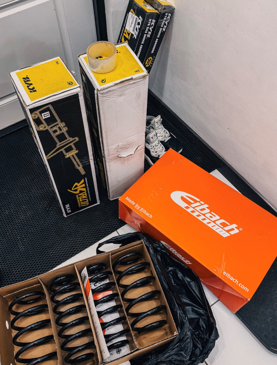 Основной хедлайнер: амортизаторы KYB Ultra SR и пружины Eibach Pro Kit (комплект на все 4 стороны) — Volkswagen Passat CC
