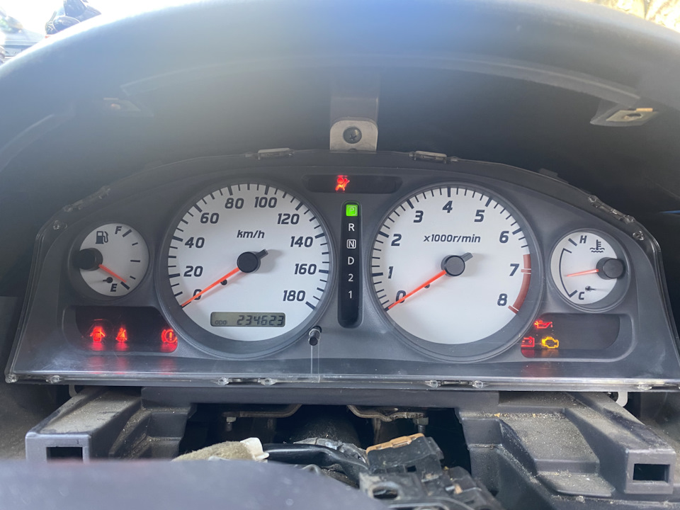 Пробег даже на 100к меньше чем у меня, прекрасно, радует глаз😂 — Nissan Wingroad (Y11)