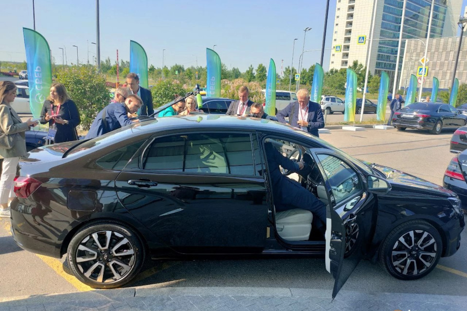 LADA Aura на ПМЭФ-2023 — Lada Vesta (1G)
