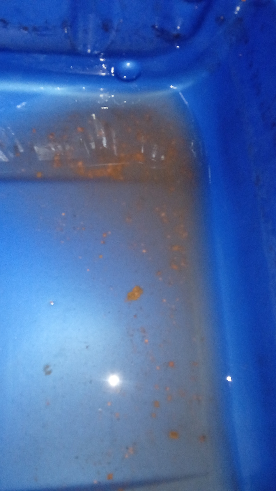 Этот шмурдяк вытряхнул из старого радиатора. — Lada Vesta (1G)