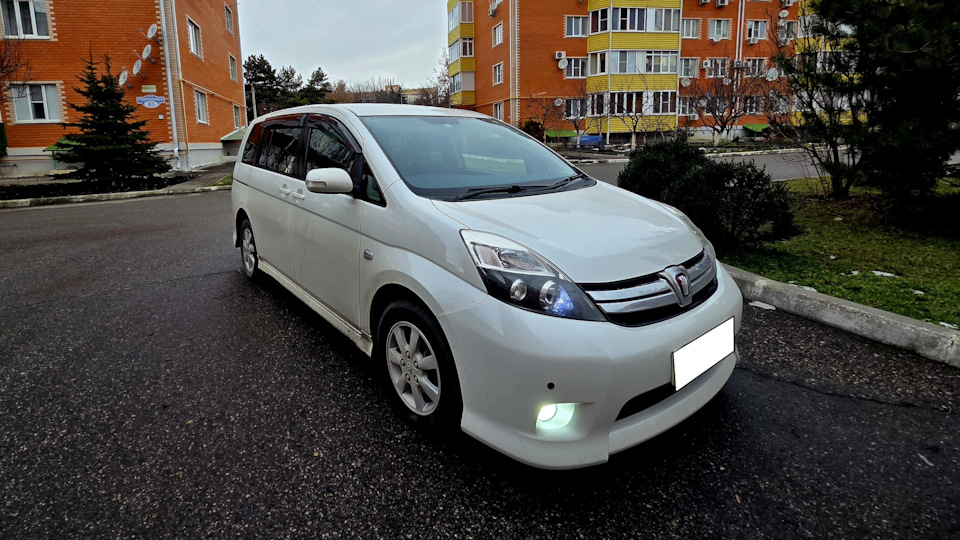 Toyota Isis