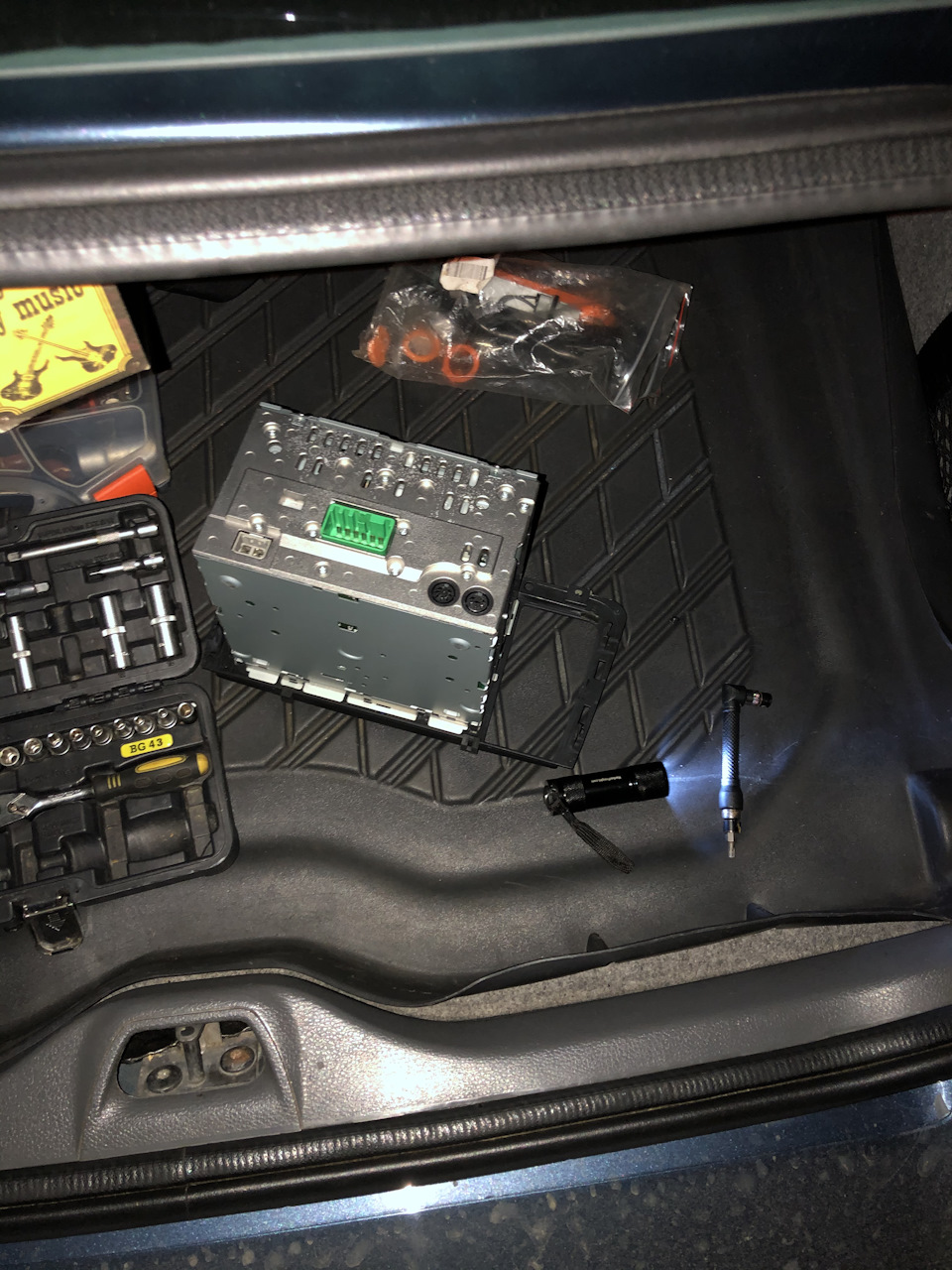 Разобран — Volvo S60 (1G)