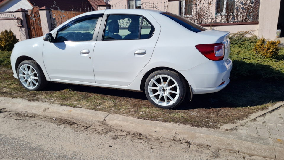 Фото в бортжурнале Renault Logan (2G)