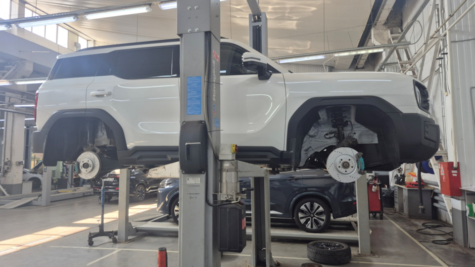 На подъемнике — Haval H3