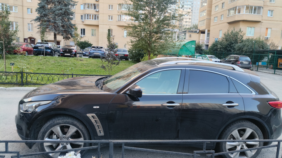 Infiniti QX70 QX70S