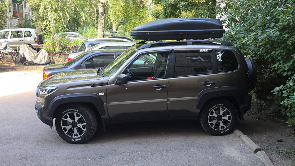 Lada Niva Travel