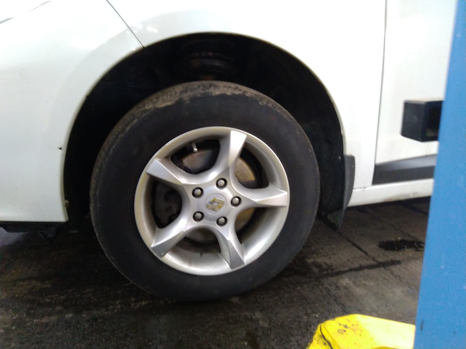 результат спереди — Renault Fluence