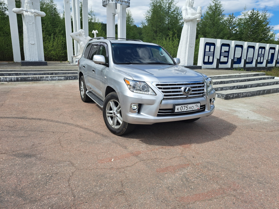 Фото в бортжурнале Lexus LX (URJ200/URJ201)