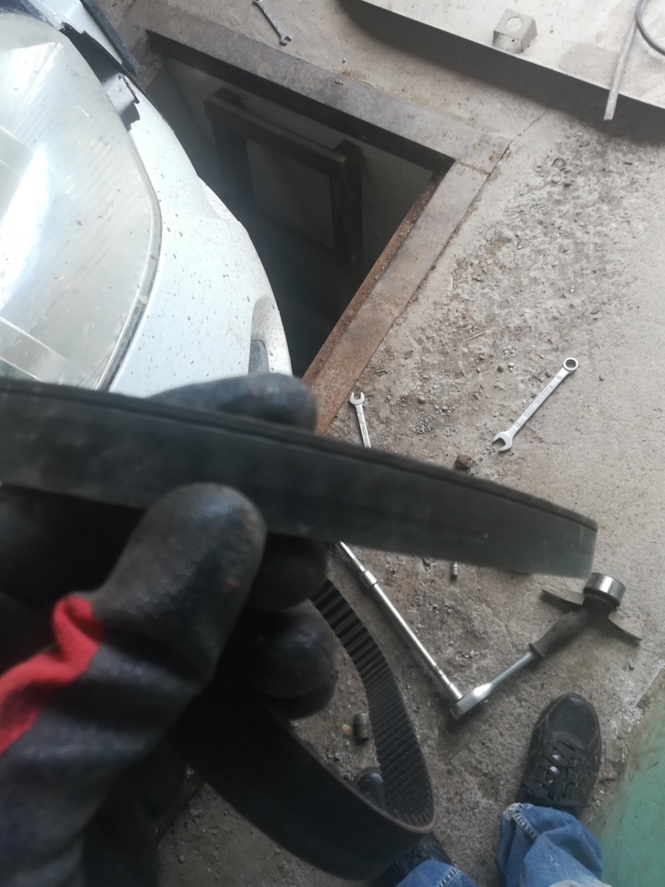 Начал отслаиваться — Chery A13