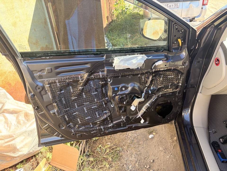 Шумоизоляция — Nissan Sylphy (B17) бензин, 1,8 л, 2016 года