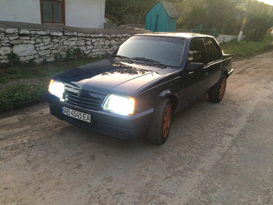 Старие свет не айс, кинул лед) — Opel Ascona C