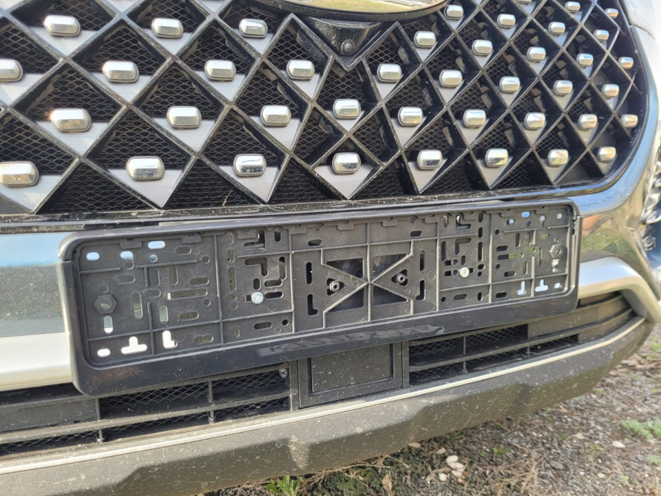 Болтами М6х12 потай прикручиваем рамку — Chery Tiggo 7 Pro