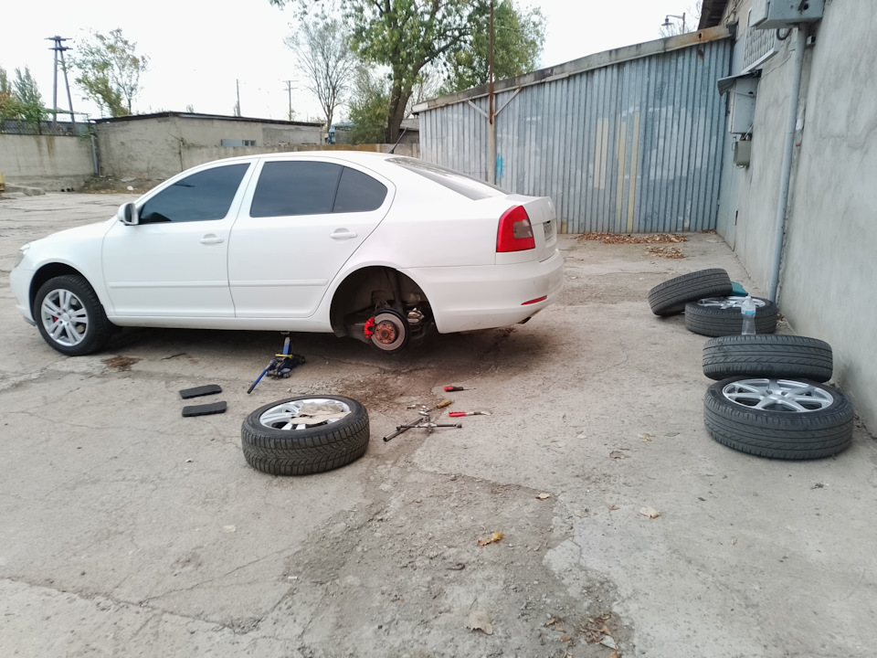 Ну и остался левый задок. — Skoda Octavia A5 Mk2