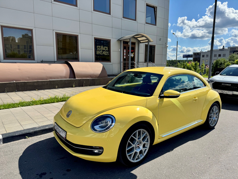 Beetle возле магазина тюнинга StanceBazztards