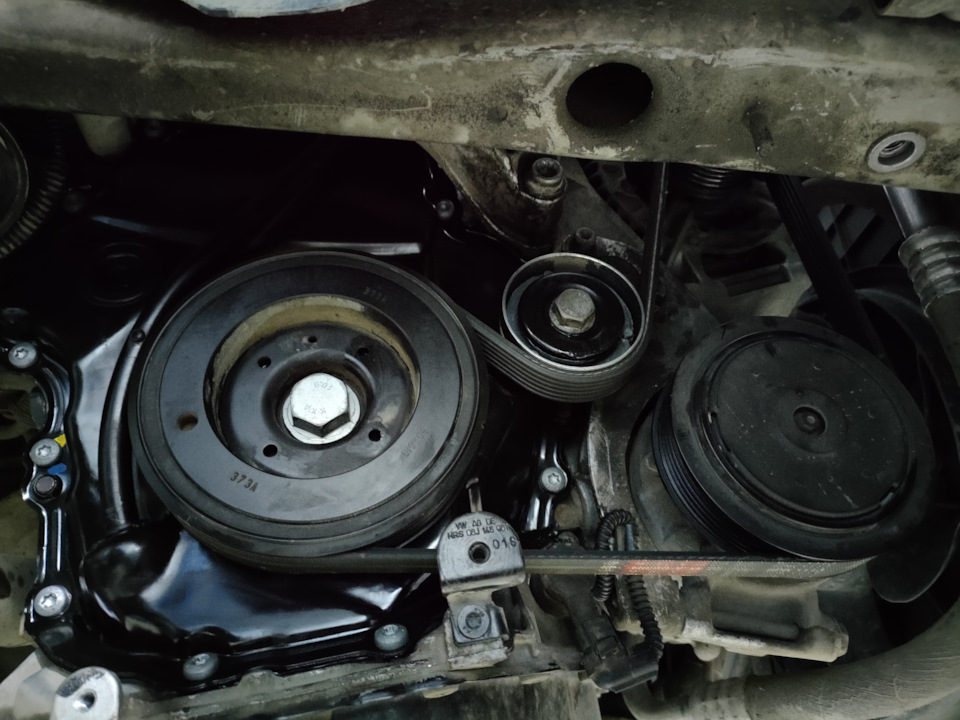 Крышка и шкиф на месте — Volkswagen Passat B7