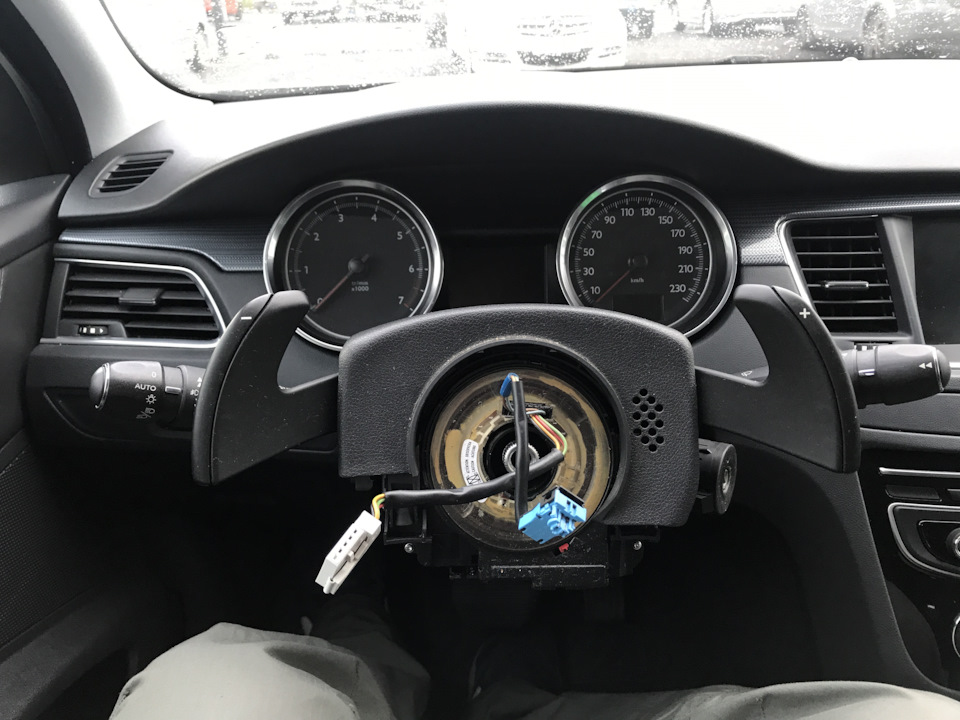 Photo from the logbook Peugeot 508 (1G). Found on photo: 110130