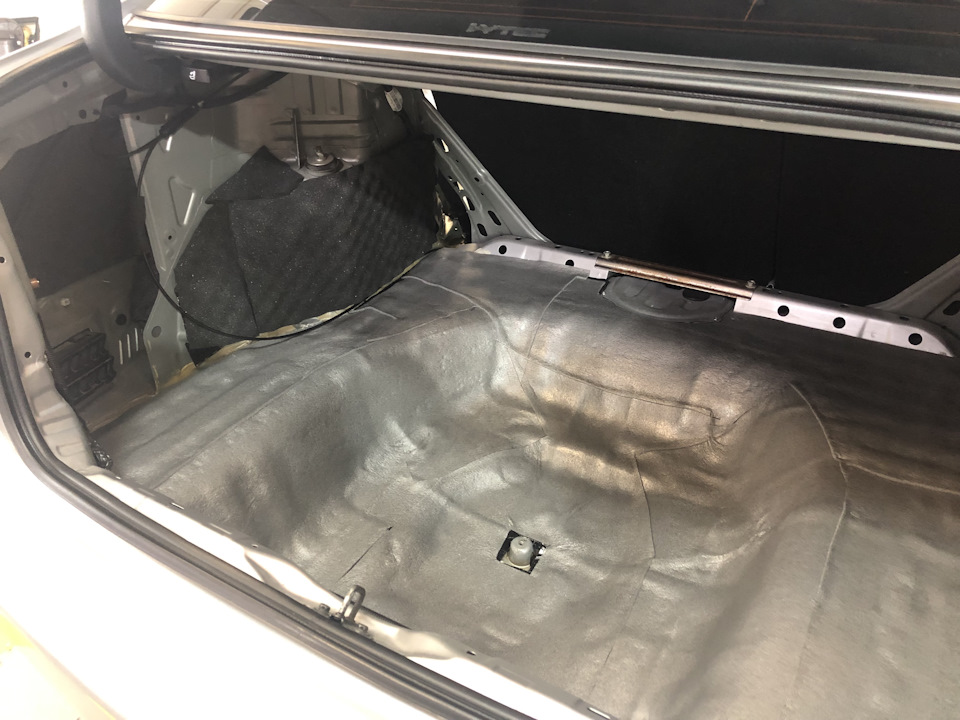 Вторым слоем на пол StP Барьер 4 КС, на арки StP Biplast Premium 15A, на крылья был нанесен StP Рельеф — Honda Civic 4D (8G)