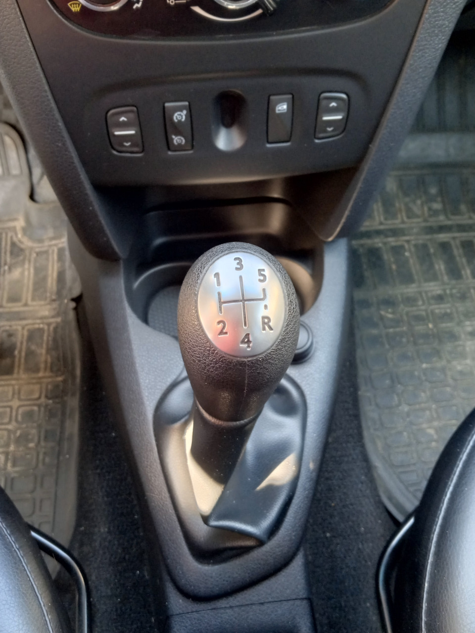 Фото в бортжурнале Renault Logan (2G)