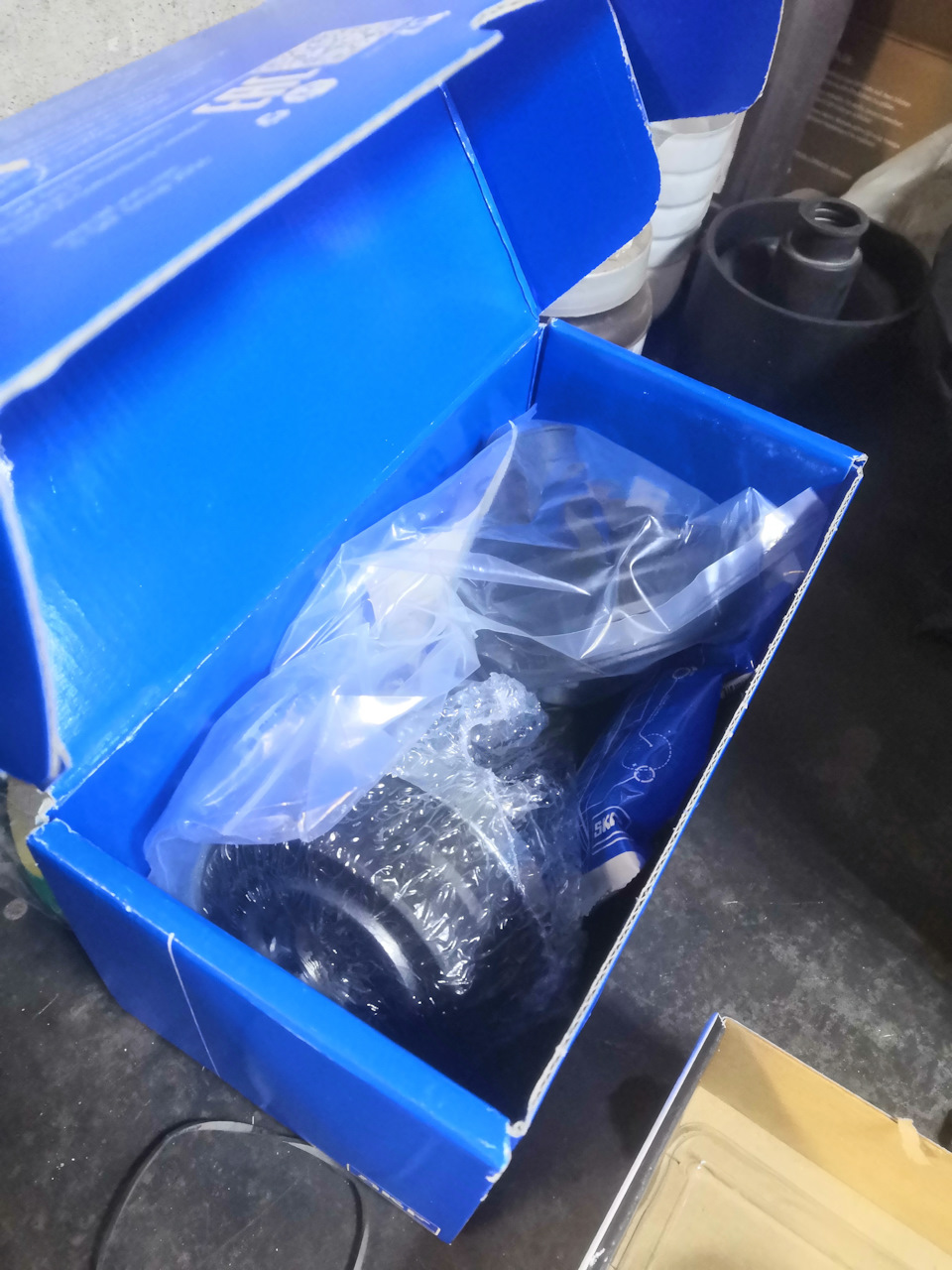Шрус SKF VKJA 5708 — Lada 2115. Запчасти на фото: VKJA5708