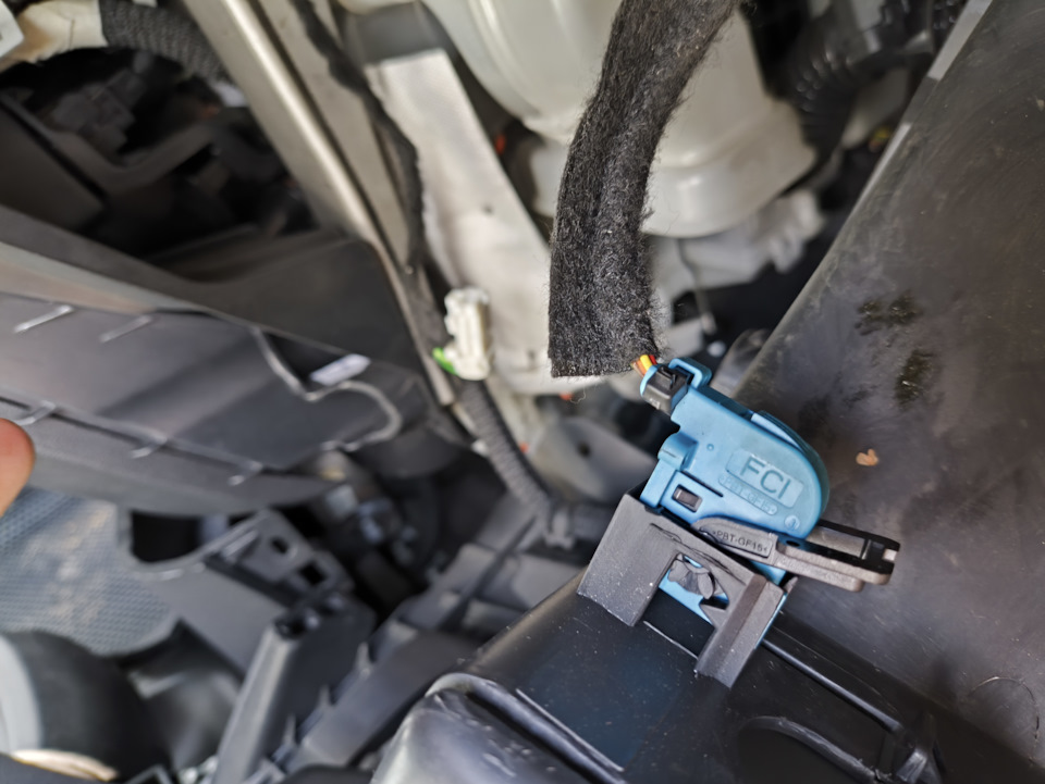 Теперь ее можем вытащить — Citroen Grand C4 Picasso (2G)