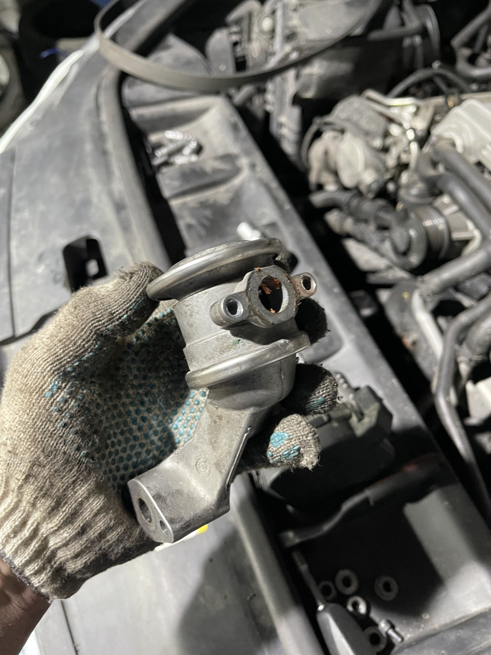 Клапан, стоявший на ГБЦ — Audi Q7 (1G)